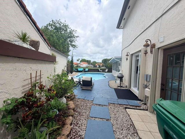 17722 NW 63rd Ct, Hialeah, FL 33015
