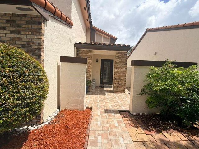 17722 NW 63rd Ct, Hialeah, FL 33015