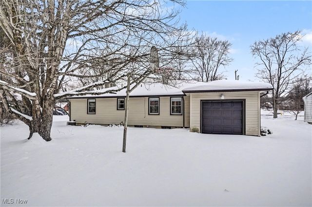12 Hilltop Boulevard, Canfield, OH 44406