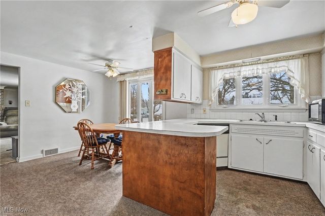 12 Hilltop Boulevard, Canfield, OH 44406