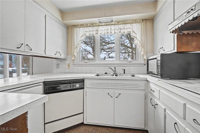 12 Hilltop Boulevard, Canfield, OH 44406