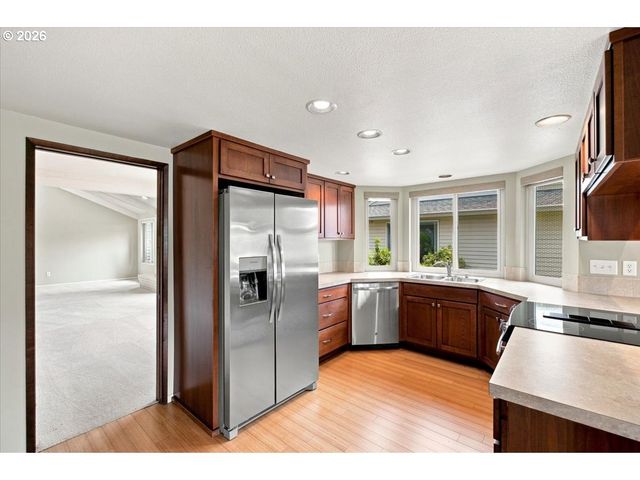9480 Sw LAKESIDE Dr, Portland, OR 97224