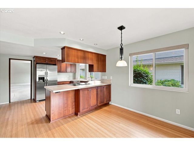9480 Sw LAKESIDE Dr, Portland, OR 97224