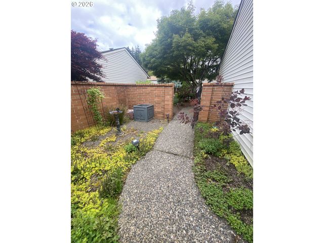 9480 Sw LAKESIDE Dr, Portland, OR 97224