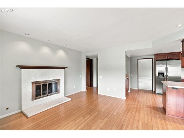 9480 Sw LAKESIDE Dr, Portland, OR 97224
