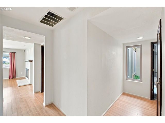 9480 Sw LAKESIDE Dr, Portland, OR 97224