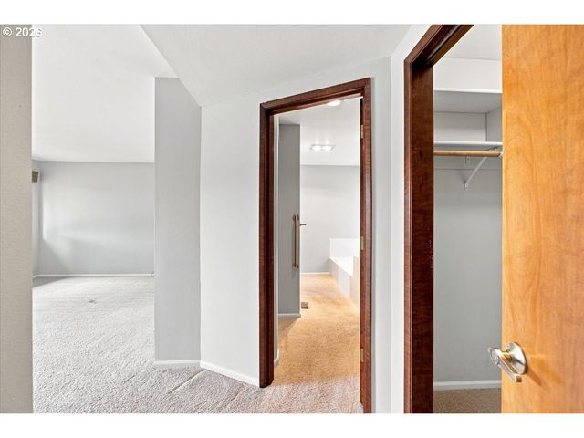 9480 Sw LAKESIDE Dr, Portland, OR 97224