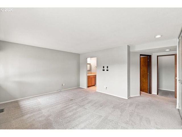 9480 Sw LAKESIDE Dr, Portland, OR 97224