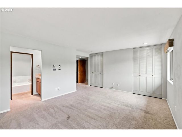 9480 Sw LAKESIDE Dr, Portland, OR 97224