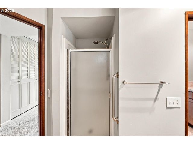 9480 Sw LAKESIDE Dr, Portland, OR 97224