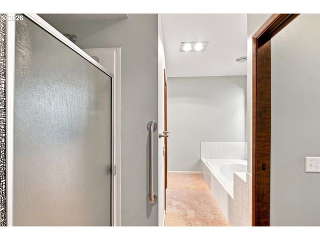 9480 Sw LAKESIDE Dr, Portland, OR 97224