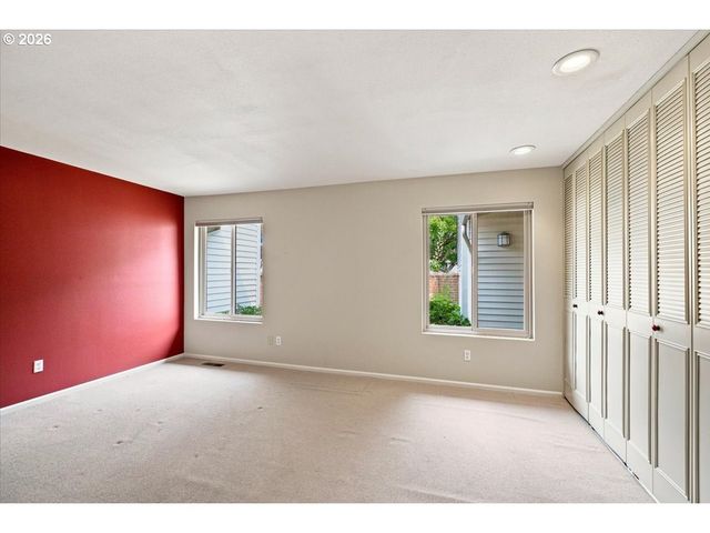9480 Sw LAKESIDE Dr, Portland, OR 97224