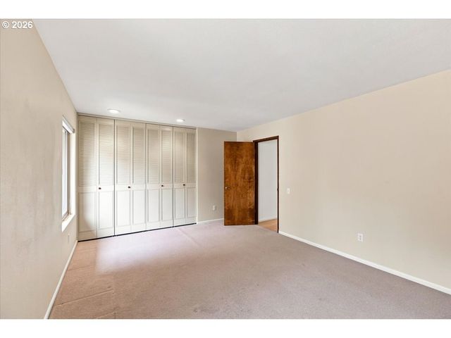 9480 Sw LAKESIDE Dr, Portland, OR 97224