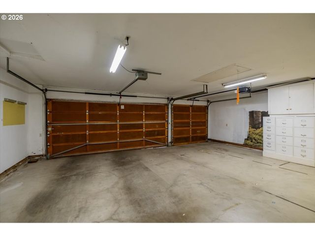 9480 Sw LAKESIDE Dr, Portland, OR 97224