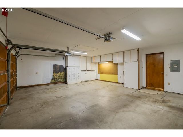 9480 Sw LAKESIDE Dr, Portland, OR 97224