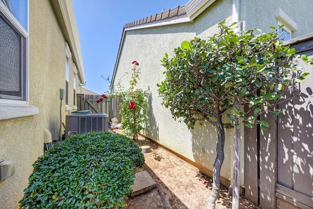 7439 Chatterton Way, Sacramento, CA 95829