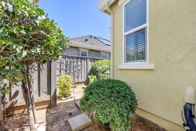 7439 Chatterton Way, Sacramento, CA 95829