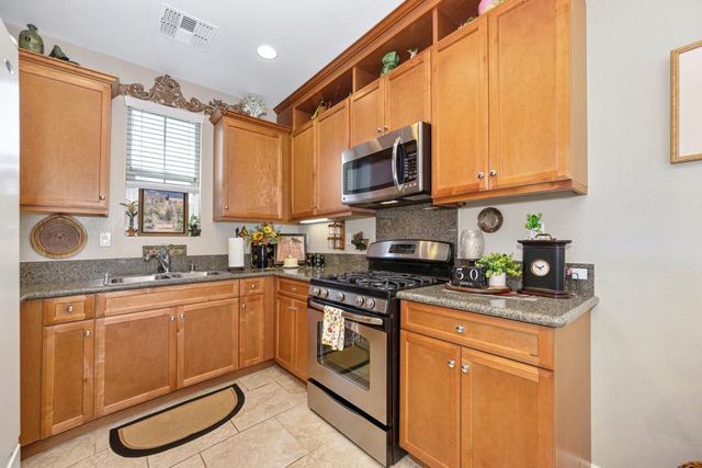 7439 Chatterton Way, Sacramento, CA 95829