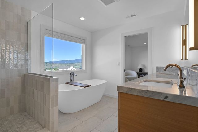 2631 S Fairmont Estates Dr, Greenacres, WA 99016