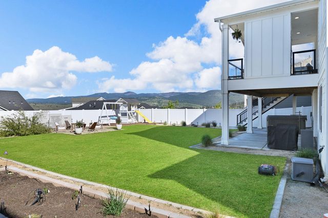 2631 S Fairmont Estates Dr, Greenacres, WA 99016