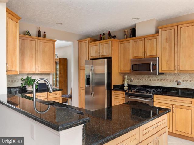 228 SUNSET CIR, Cross Junction, VA 22625