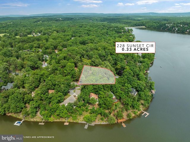 228 SUNSET CIR, Cross Junction, VA 22625