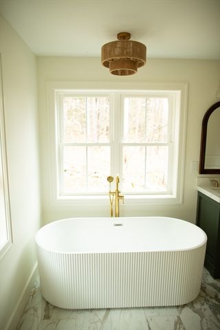 113 Newton St, West Boylston, MA 01583