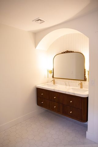 113 Newton St, West Boylston, MA 01583