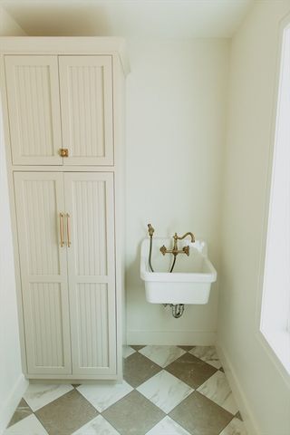 113 Newton St, West Boylston, MA 01583