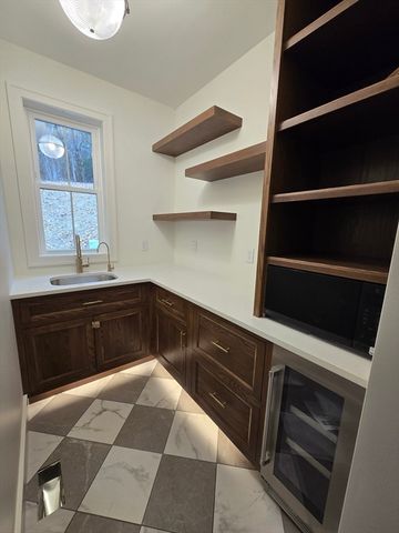 113 Newton St, West Boylston, MA 01583