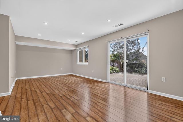 18948 MONTGOMERY VILLAGE AVE, Gaithersburg, MD 20886