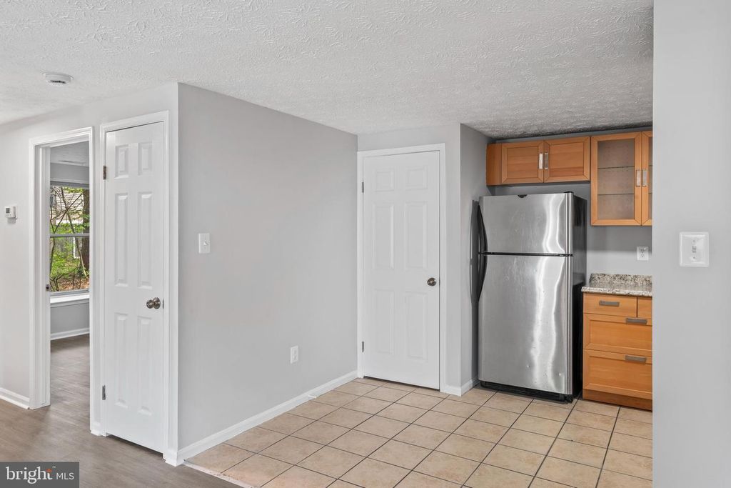 Image 10 of property listing at 3929 GREENCASTLE RD #14 (DOOR 203), Burtonsville, MD 20866