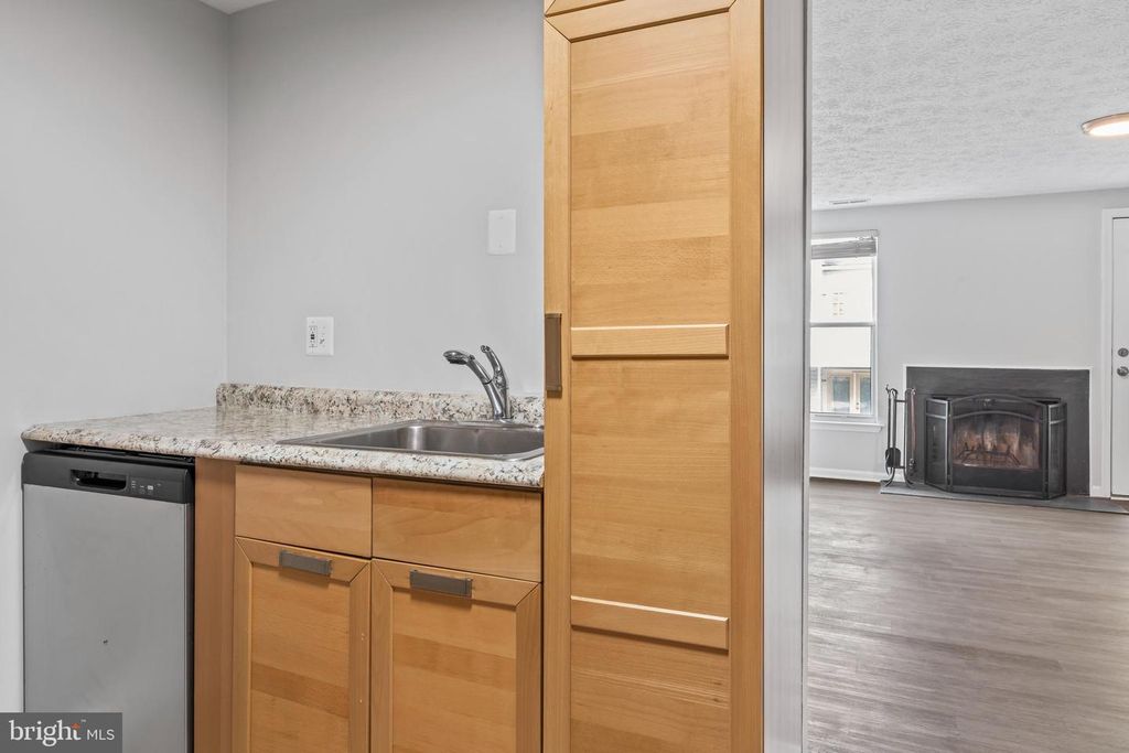 Image 14 of property listing at 3929 GREENCASTLE RD #14 (DOOR 203), Burtonsville, MD 20866