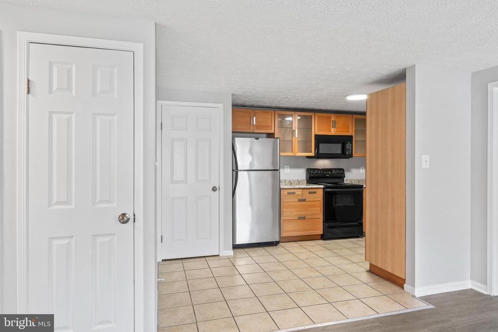 Image 16 of property listing at 3929 GREENCASTLE RD #14 (DOOR 203), Burtonsville, MD 20866