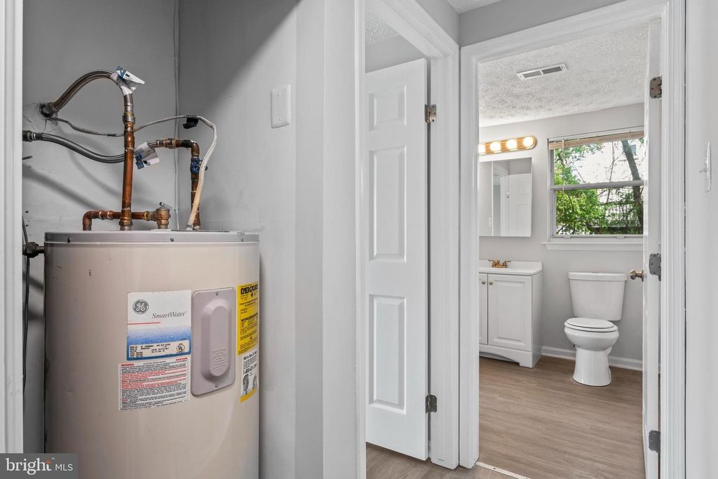 Image 18 of property listing at 3929 GREENCASTLE RD #14 (DOOR 203), Burtonsville, MD 20866