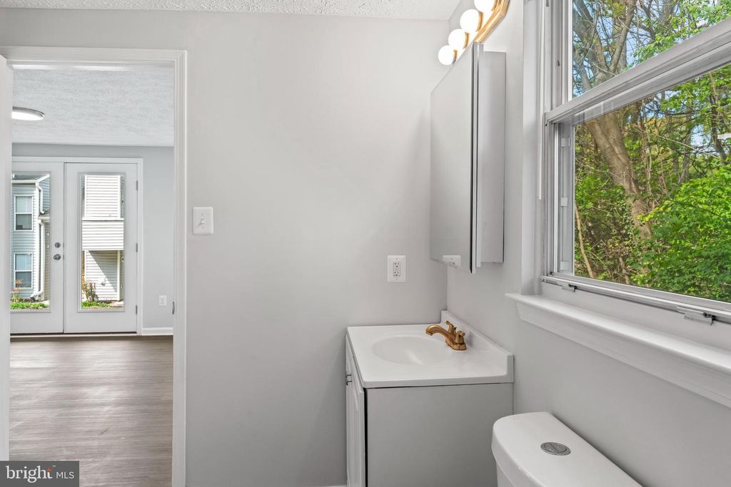 Image 25 of property listing at 3929 GREENCASTLE RD #14 (DOOR 203), Burtonsville, MD 20866