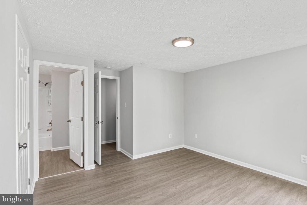 Image 26 of property listing at 3929 GREENCASTLE RD #14 (DOOR 203), Burtonsville, MD 20866