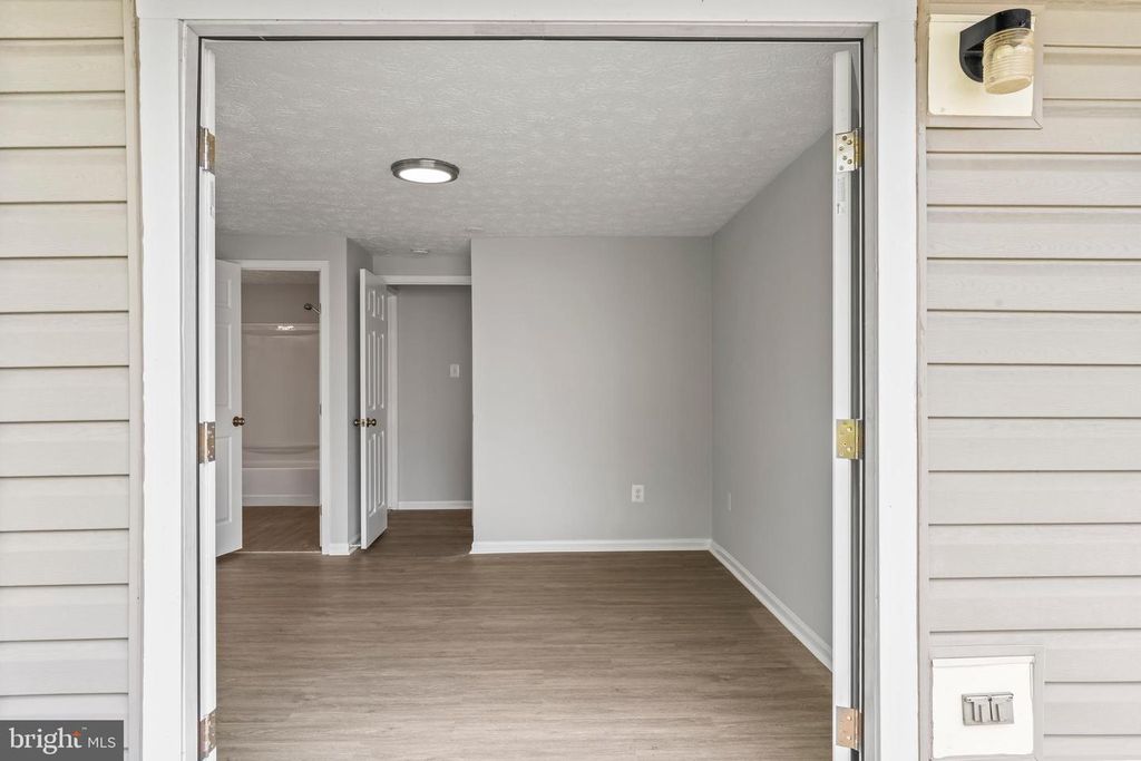 Image 30 of property listing at 3929 GREENCASTLE RD #14 (DOOR 203), Burtonsville, MD 20866