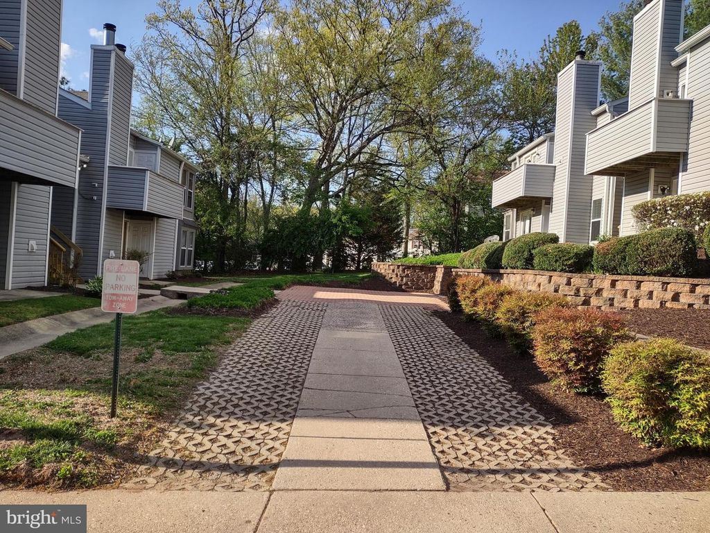 Image 38 of property listing at 3929 GREENCASTLE RD #14 (DOOR 203), Burtonsville, MD 20866