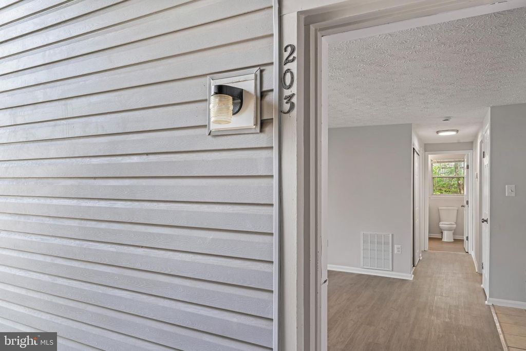 Image 4 of property listing at 3929 GREENCASTLE RD #14 (DOOR 203), Burtonsville, MD 20866