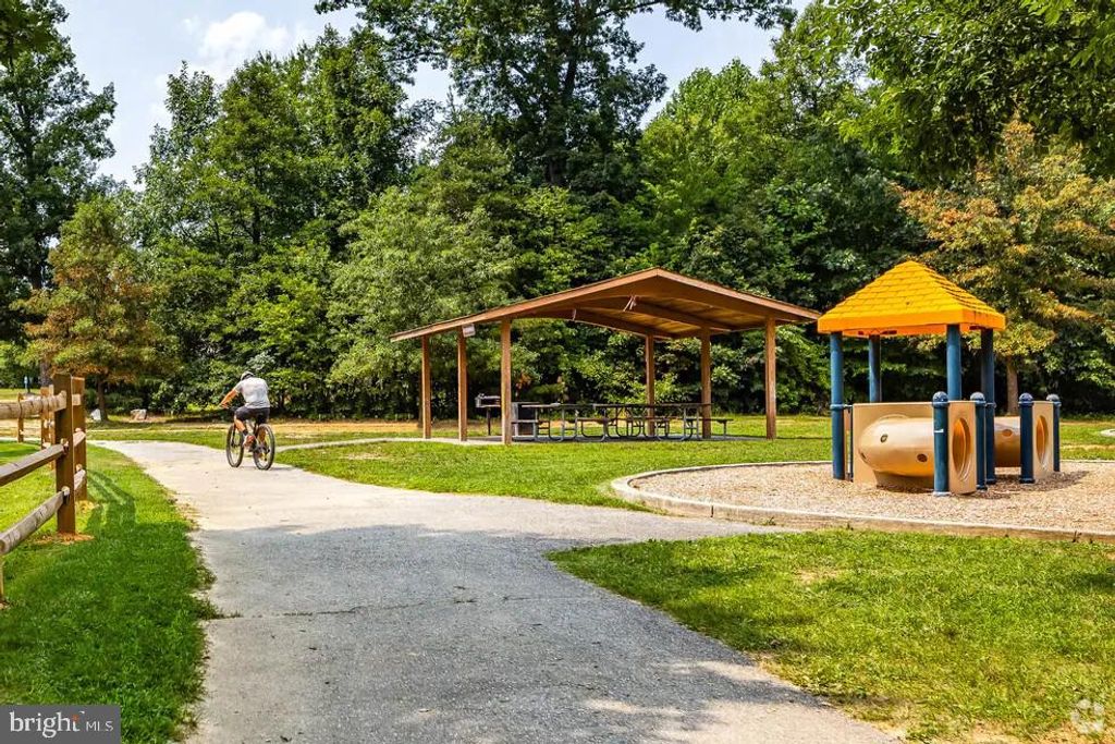 Image 43 of property listing at 3929 GREENCASTLE RD #14 (DOOR 203), Burtonsville, MD 20866