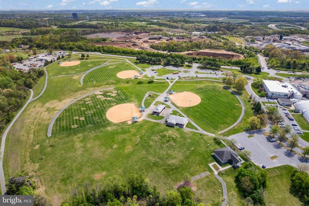 Image 52 of property listing at 3929 GREENCASTLE RD #14 (DOOR 203), Burtonsville, MD 20866