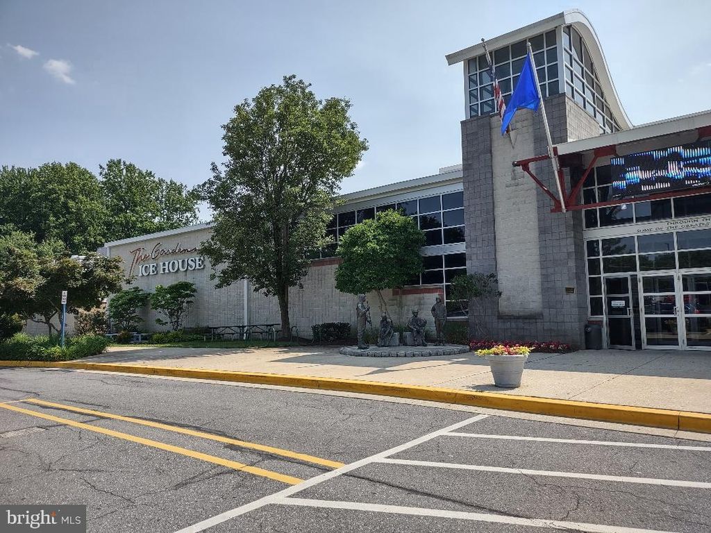 Image 55 of property listing at 3929 GREENCASTLE RD #14 (DOOR 203), Burtonsville, MD 20866