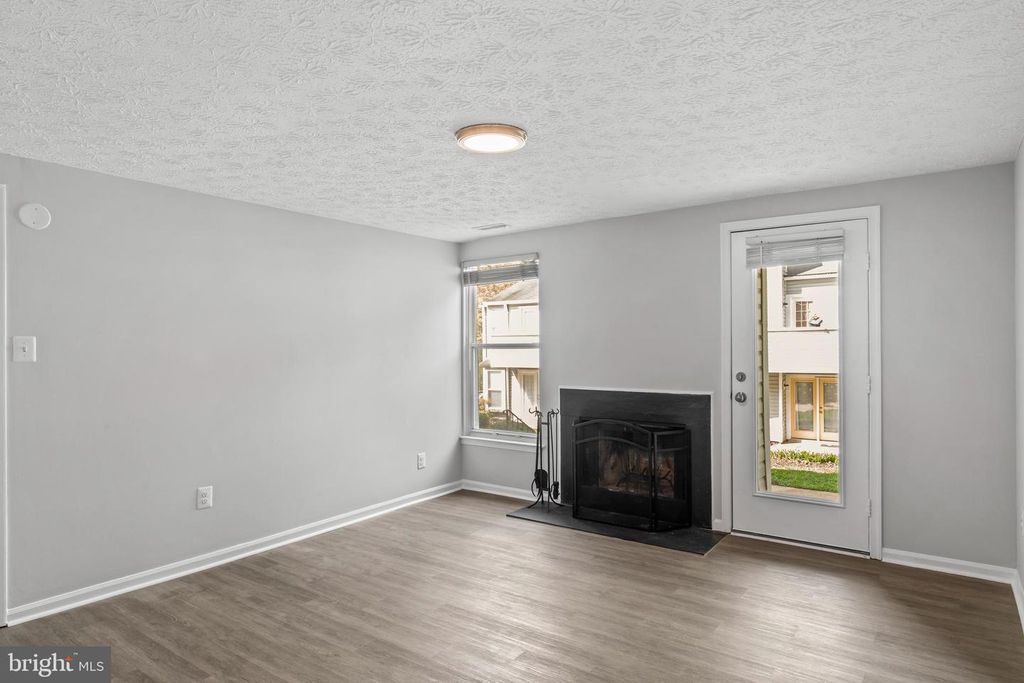 Image 6 of property listing at 3929 GREENCASTLE RD #14 (DOOR 203), Burtonsville, MD 20866