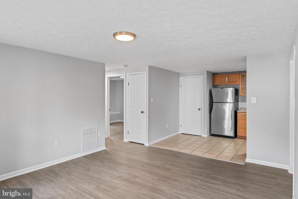 Image 7 of property listing at 3929 GREENCASTLE RD #14 (DOOR 203), Burtonsville, MD 20866