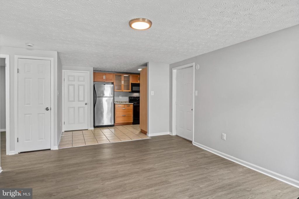 Image 8 of property listing at 3929 GREENCASTLE RD #14 (DOOR 203), Burtonsville, MD 20866