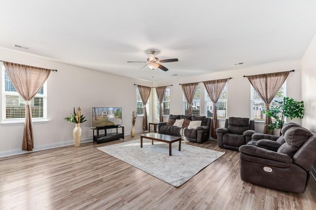 207 Mcmakin Drive, Summerville, SC 29483