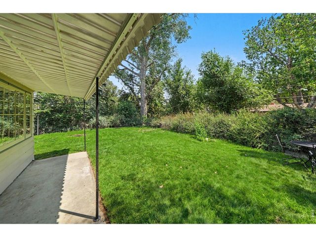 1924 21st Ave Ct, Greeley, CO 80631