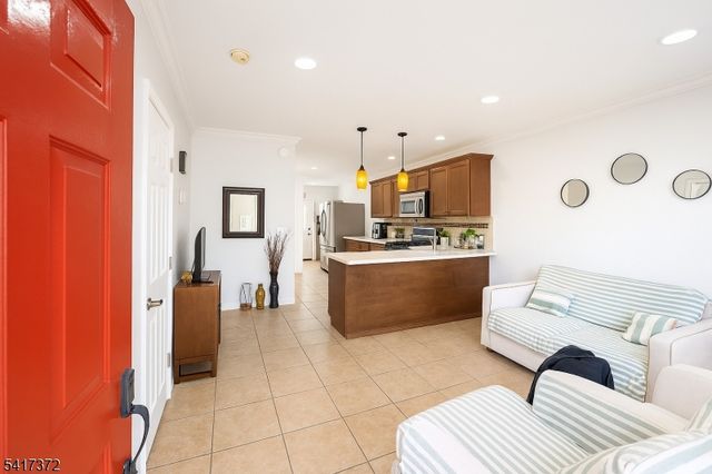 31 Kossuth St, Haledon Boro, NJ 07508