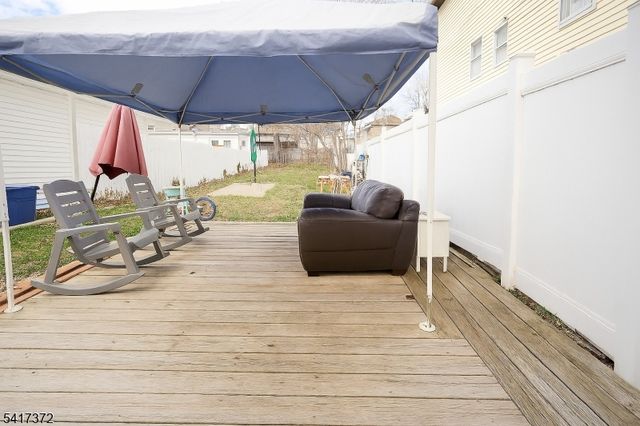 31 Kossuth St, Haledon Boro, NJ 07508